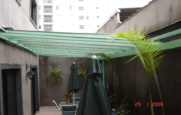 Quando escolher um toldo retrátil em vez de uma cobertura permanente