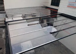5 vantagens da cobertura abre e fecha para espaços usados o ano inteiro