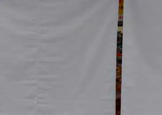 Como o toldo cortina ajuda a proteger áreas externas contra sol e chuva lateral