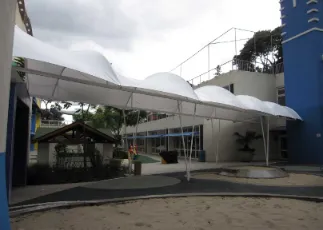Do comércio à residência: onde o toldo fixo pode ser instalado