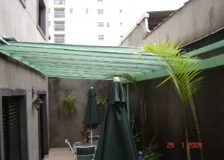Quando escolher um toldo retrátil em vez de uma cobertura permanente