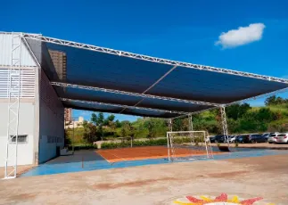 Toldo de lona vale a pena? Conheça as características antes de escolher