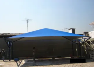 Toldo para carros em residências e condomínios: o que considerar no projeto