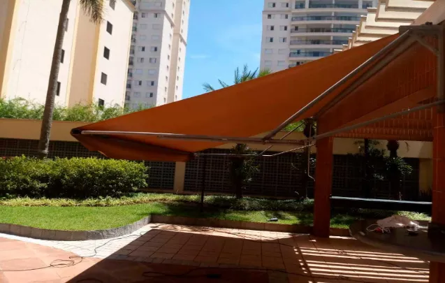 Toldo articulado para varanda: como aproveitar a área externa com mais conforto