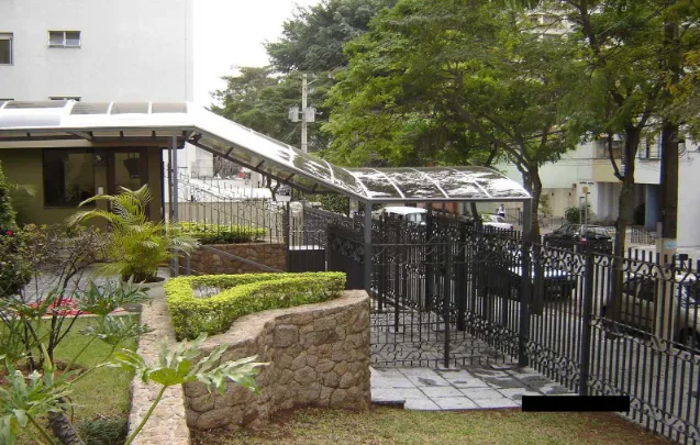 Toldo fixo para portas e janelas: proteção permanente para áreas expostas