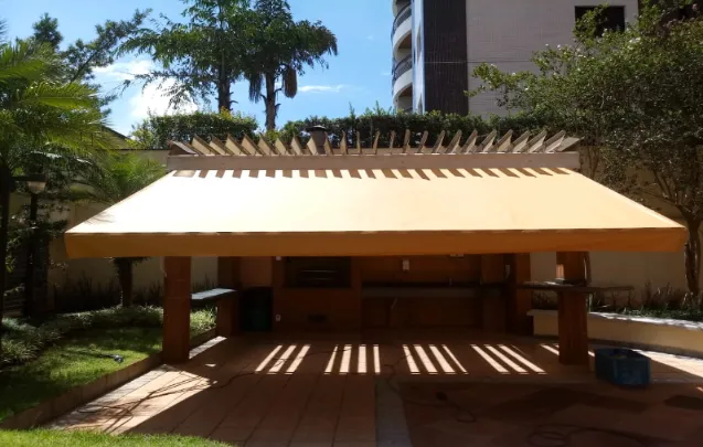 Toldo retrátil para área externa: 5 situações em que a possibilidade de recolher faz diferença
